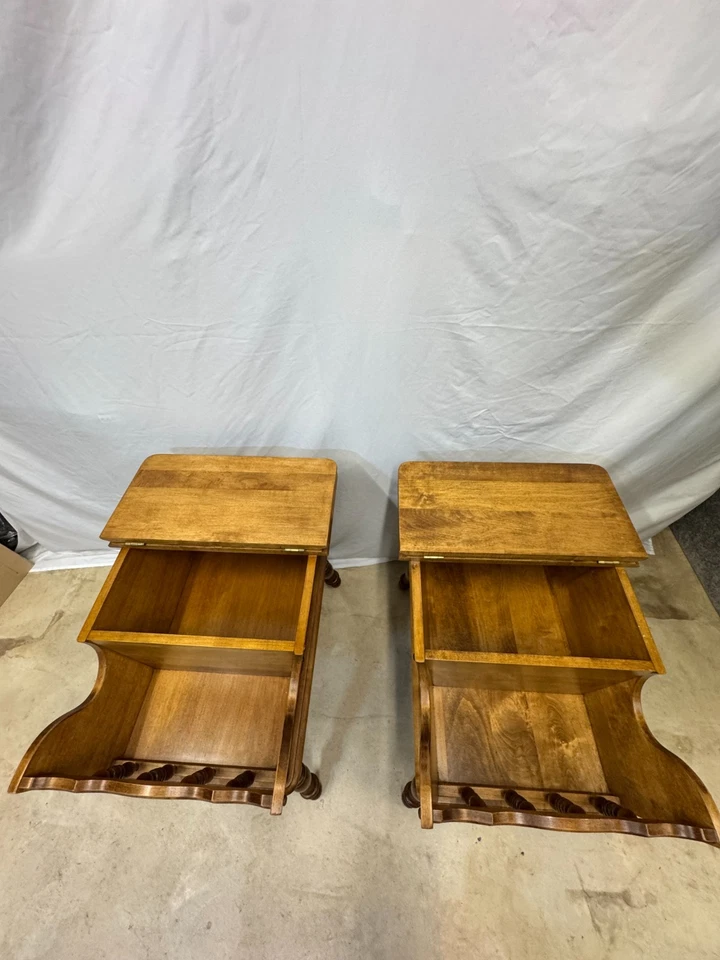 Juego de 2 mesas auxiliares de caja de masa de arce macizo de colección MCM Colonial Foto 2 de 4