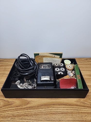 1948 Singer 3 -110 Sewing Machine w/Case & Extras! (Tested) - Picture 11 of 24