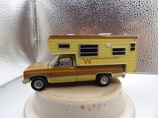 1988 CHEVROLET C20 SILVERADO PICKUP WITH CAMPER TOP   GREENLIGHT   1:64 DIE-CAST