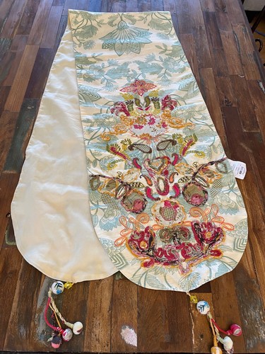PIER 1 TABLE RUNNER Flowers And Leaves Green Pink Orange & Cream Appliquéd Beads - Picture 7 of 7