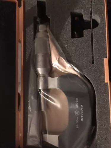 new unopened mitutoyo micrometer 25-50mm with resolution 0.001mm