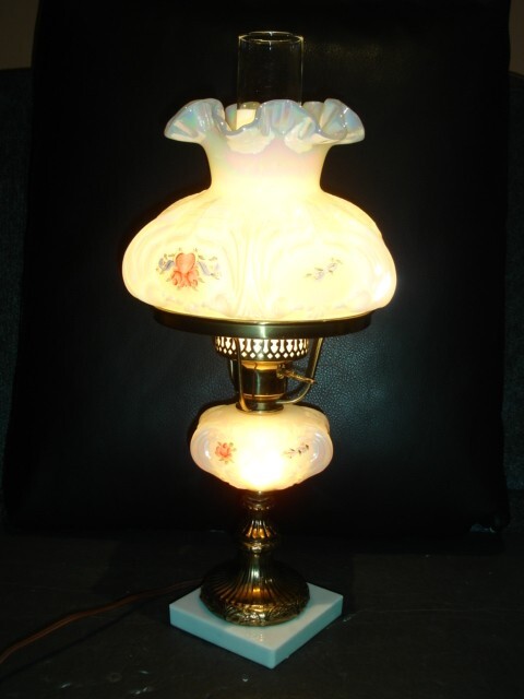 Fenton STUDENT LAMP Iridescent Opalescent, 3 LIGHTING OPTIONS