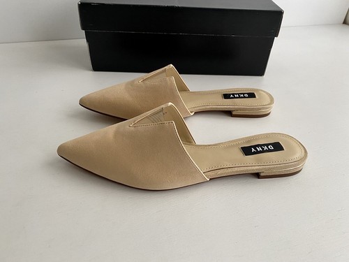 ✨New DKNY Ali Suede PVC Trimmed Pointed Mules Almond Womens Size 7.5M $110 NIB - Picture 5 of 10