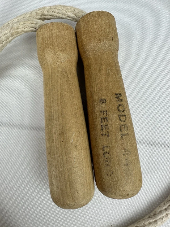 Cuerda de Saltar Mango Madera Everlast Usada Excelente Estado Foto 2 de 3