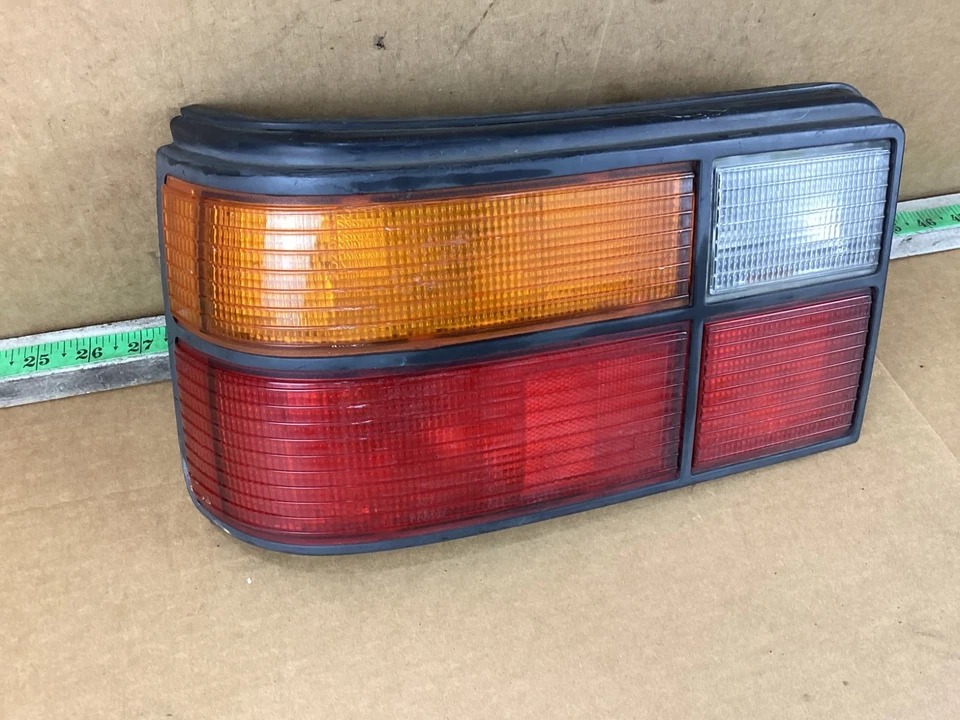 1986 - 1987 年现代 Excel 左后驱动侧尾灯组件 — 第 2/4 张图片