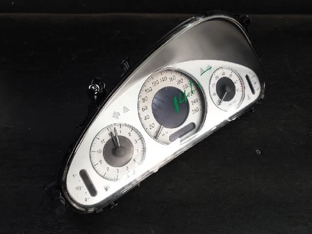 Приборные панели 2005 Mercedes-Benz E320 2115404711 - Изображение 2 из 4