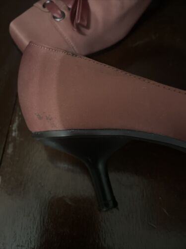Hillard and Hanson Pink Closed Toe shoes Size 5 1/2 Electra - Picture 2 of 9