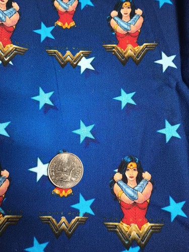 Nuevo Wonder Woman Estampado 100% Algodón Tela 28x18 - Imagen 3 de 4