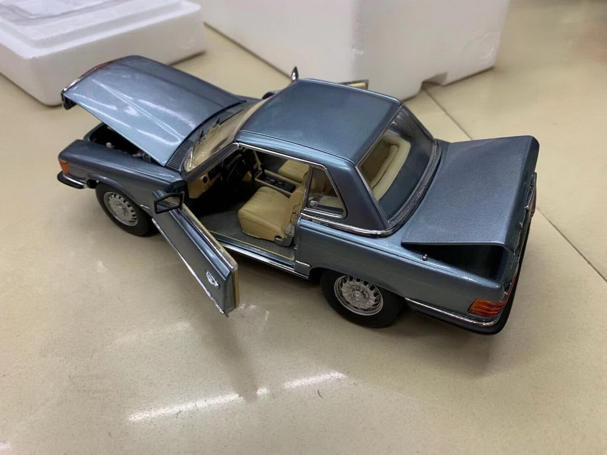 Sun Star 1/18 Scale Mercedes Benz 350 SL Blue Diecast car Model