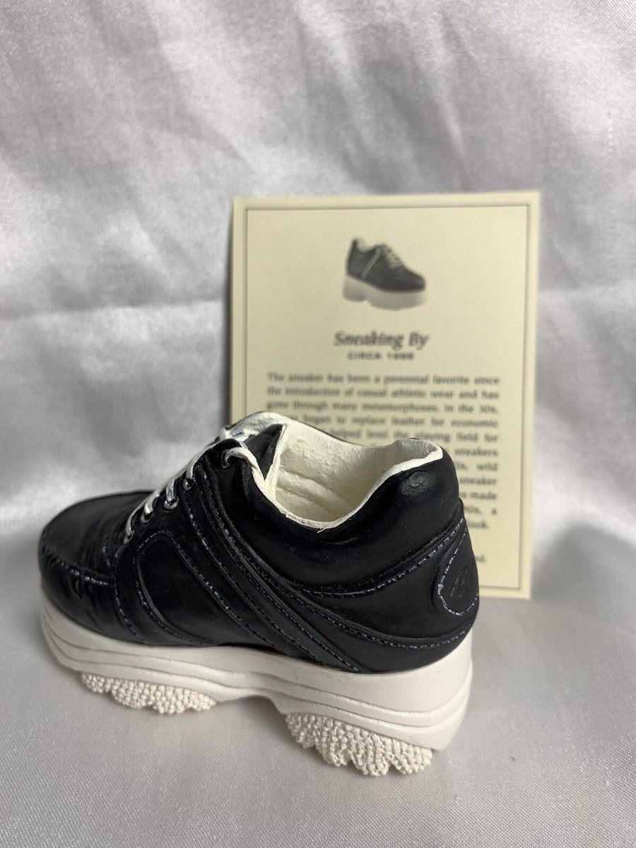 ✨raiann18✨ Just The Right Shoe By Raine Sneaking By 25035 Historical