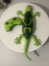 Remote Control Wall Climbing Lizard - Cool Toy for Kids 3 Years
