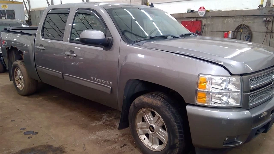 (LOCAL PICKUP ONLY) Hood Fits 07-13 SILVERADO 1500 PICKUP 6849881 - Image 3 of 4