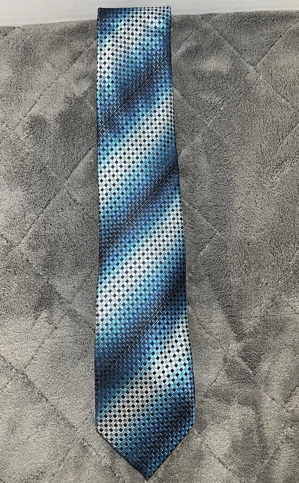 Covington Blue Gradiant Striped Textered Polyester Men's Neck Tie 58"L & 3.25"W - Image 2 of 4