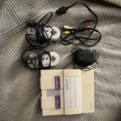 Nintendo Super NES SNS-001 Console with Controllers & Cables
