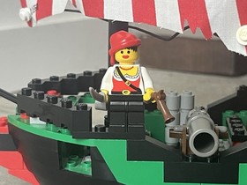 Lego Pirates Set 6250 Cross Bone Clipper Complete w/ Box & Manual