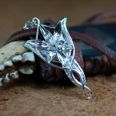 LE SEIGNEUR DES ANNEAUX : PENDENTIF ARWEN + CHAINE + POCHETTE