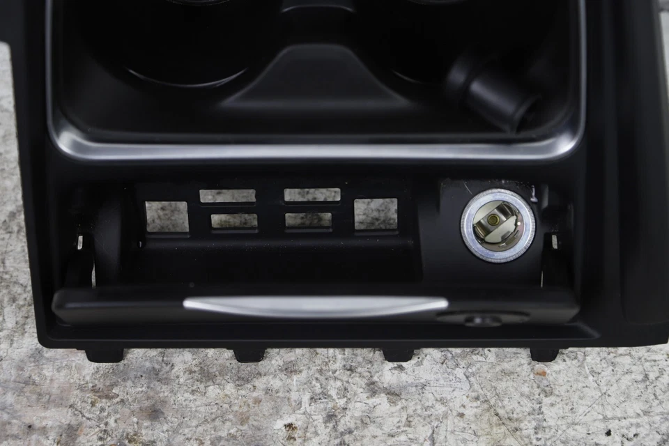 Portavasos para consola central delantera BMW F30 F36 F32 328i 335i 428i 435i Foto 2 de 3