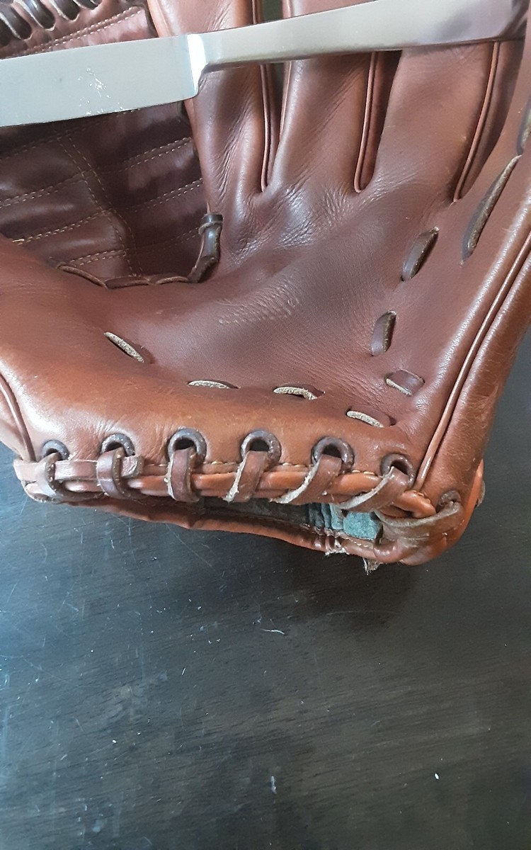 MIZUNO - ナガサキ1972 Very rare 1972 Vintage Mizuno Baseball/Rubberball Glove - Crest