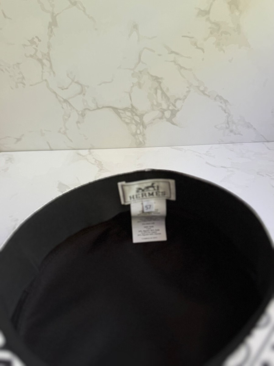 NEW Hermes Women's Deauville Cap Zigzag Printed Silk in Noir NEW Hermes Women's Deauville Cap Zigzag Printed Silk in Noir