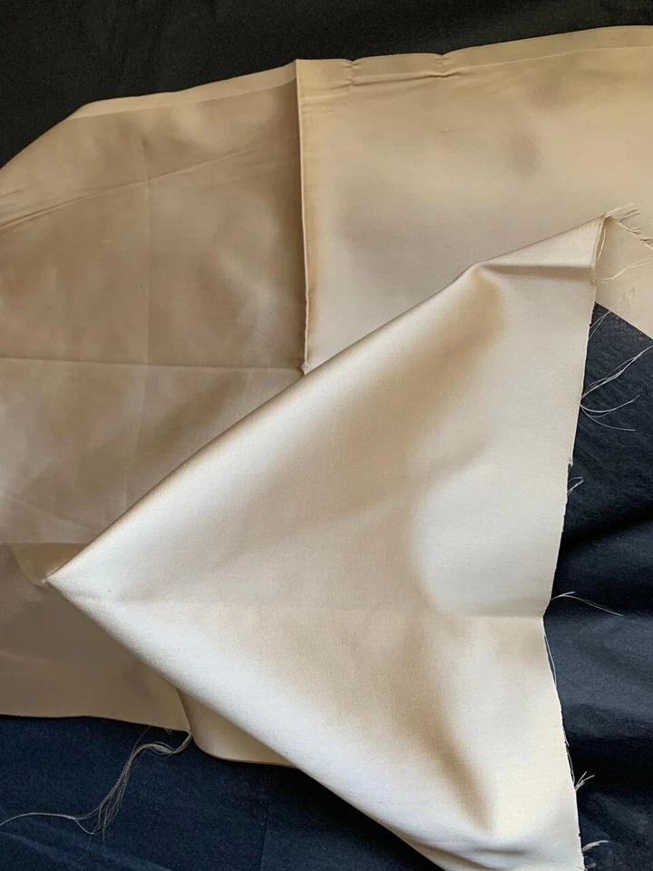 Coupon  damas de soie épais beige 110x117 cm fabrication lyonnaise - ameublement - Photo 4/4