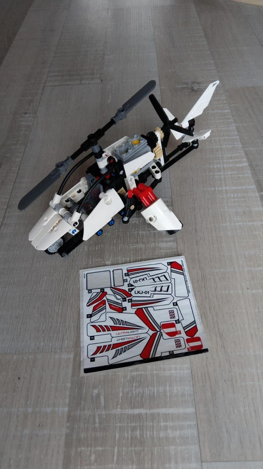 LEGO Technic 42057 Ultralight Helicopter, photo 1 sur 2
