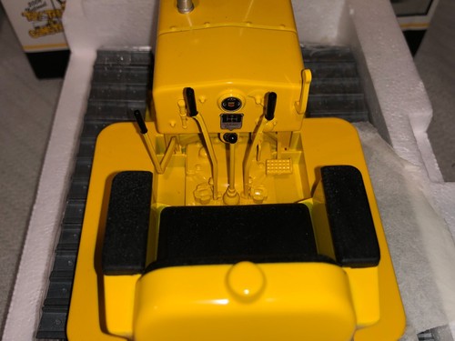 Brand New Oliver OC 12 Diesel Crawler 1/16 Diecast Replica Collectible Spec Cast - Picture 15 of 15