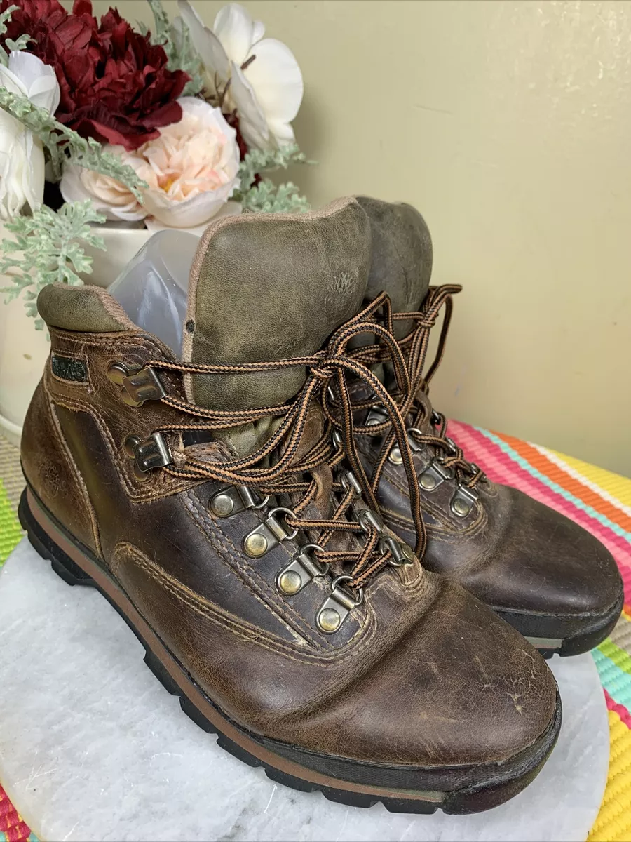 Hiking boots with steel shank clearance
