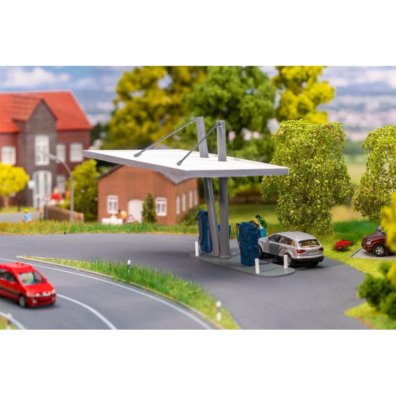 Station service chargement voiture électrique HO 1/87 pour moderniser un décor Faller
