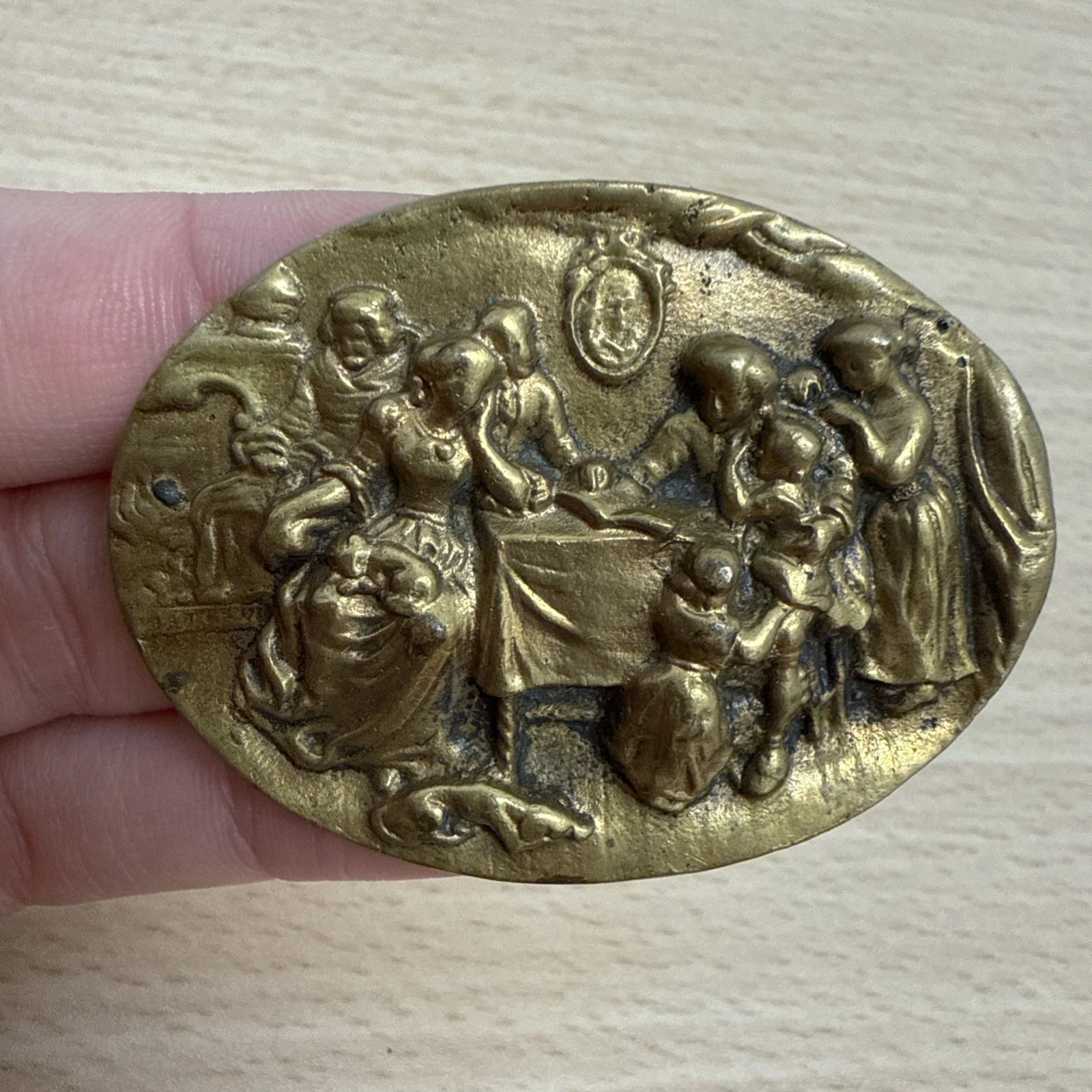 Médaille Broche Tableau Ancien ? À Identifier