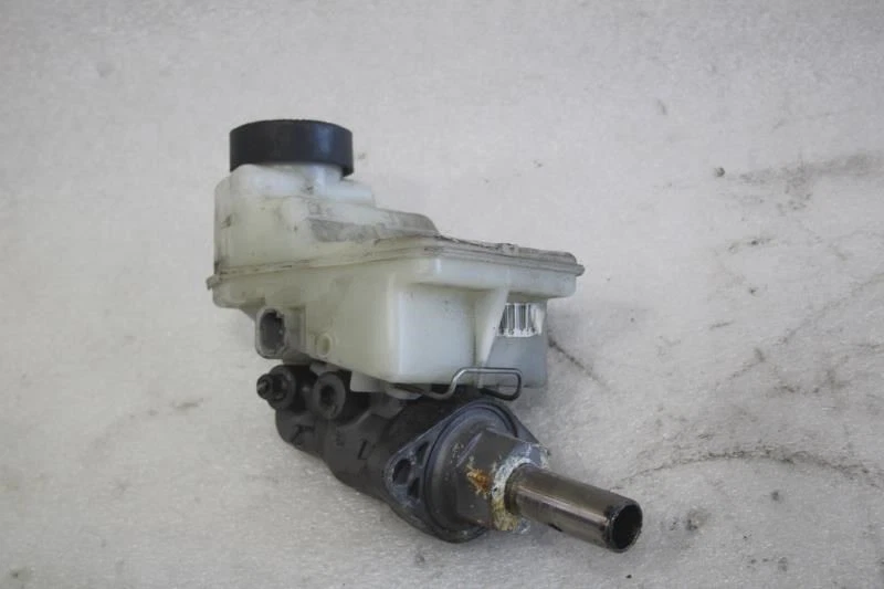 Toyota Celica 2001 cilindro maestro de freno con depósito automático A/T Foto 2 de 4