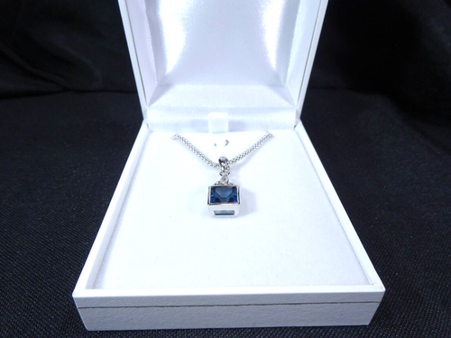 2.18 ct London Blue Topaz Solid Sterling Silver Triquetra Celtic Knot Necklace - Picture 4 of 12