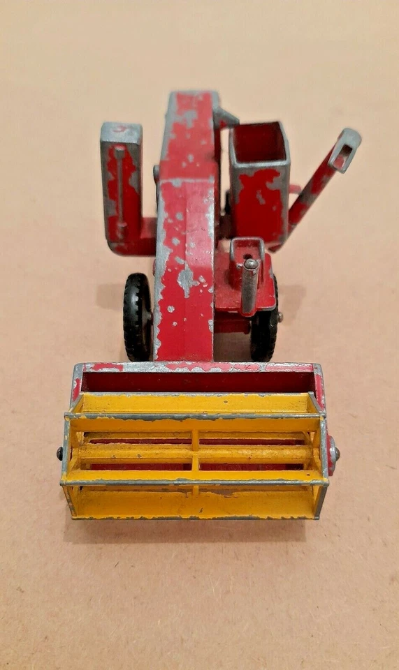 No.M-5 Matchbox Major Series Red and Yellow Massey Ferguson Combine Harvester. - Image 4 of 4