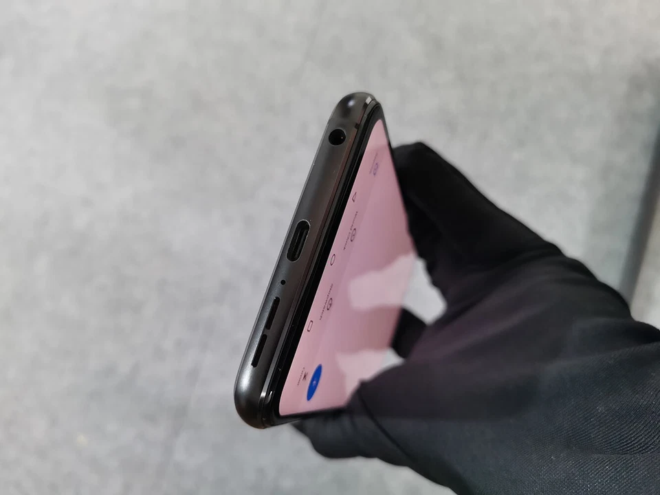 95%Ne w ASUS ZenFone 6-128 GB /256GB- Midnight Black (Unlocked) Flip camera - Image 2 of 4