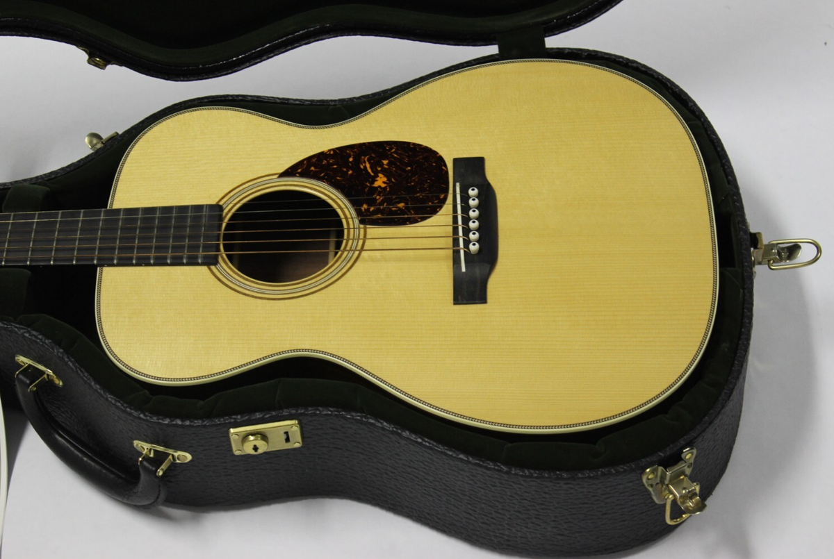 【当たり個体】Martin OM-28 選定品 未使用 ピックアップ搭載 Martin OM-28 Guitar & Case, 2024 Edition – Elderly Instruments