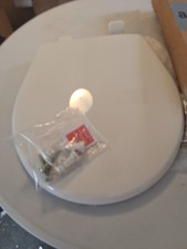 Bemis Caswell Modern Toilet Seat Round White 880SLOW 000 Slow Close Easy Clean