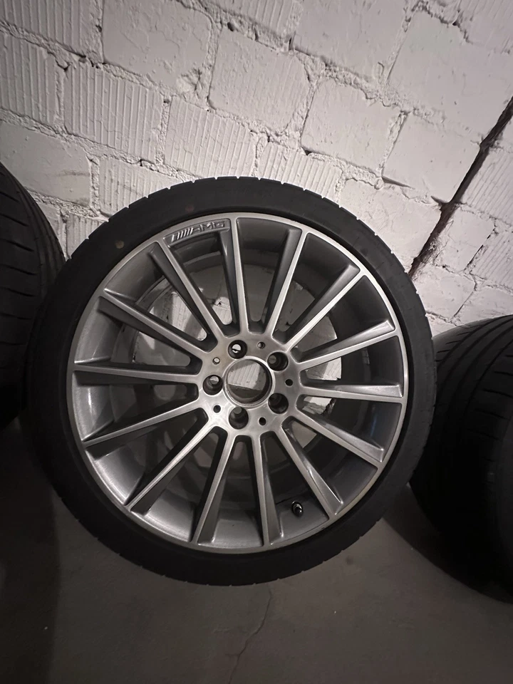 Felgesommerreifen für Mercedes C220d amg line Vorne 225/40ZR19 Hinten 255/35ZR19 - Bild 2 von 4