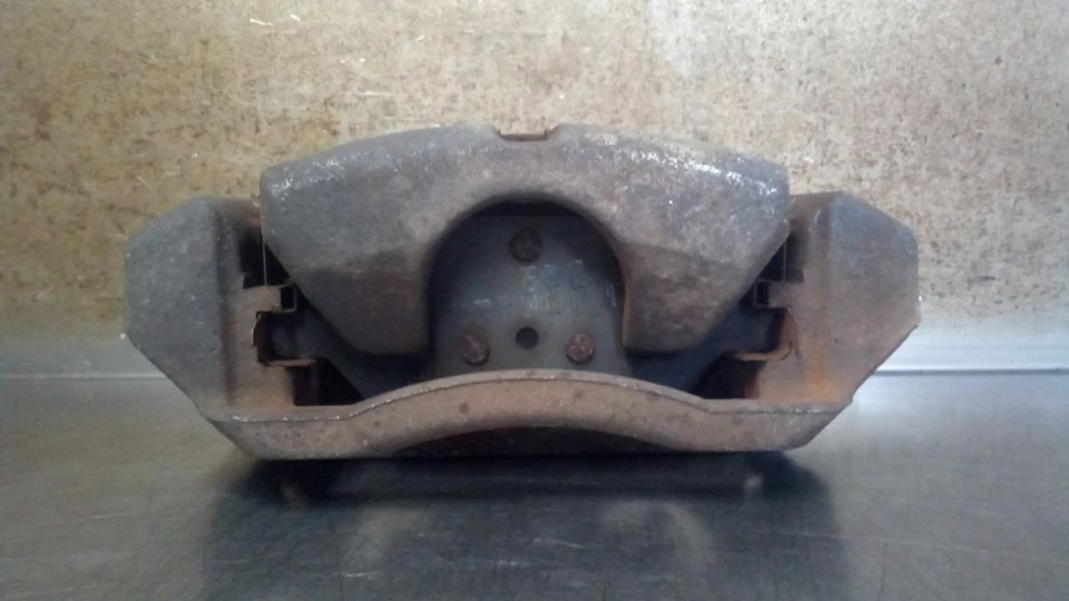 Pinza de freno trasera derecha pasajero Chevrolet Uplander 2006 7122167 Foto 2 de 4