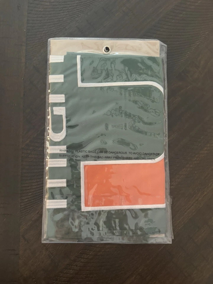 Miami Hurricanes Fútbol Universitario Jardín Bandera Verde 18" x 12.5" Totalmente Nuevo Sellado Foto 2 de 2