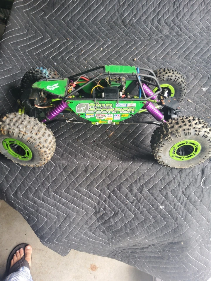 Oruga axial coche radiocontrol personalizado Ax-10 Scorpion Foto 3 de 4