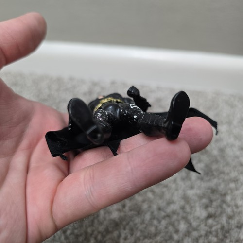 BATMAN Dark Knight Shadow Wing Figure with Cape 1990 Kenner Vintage - Picture 6 of 11