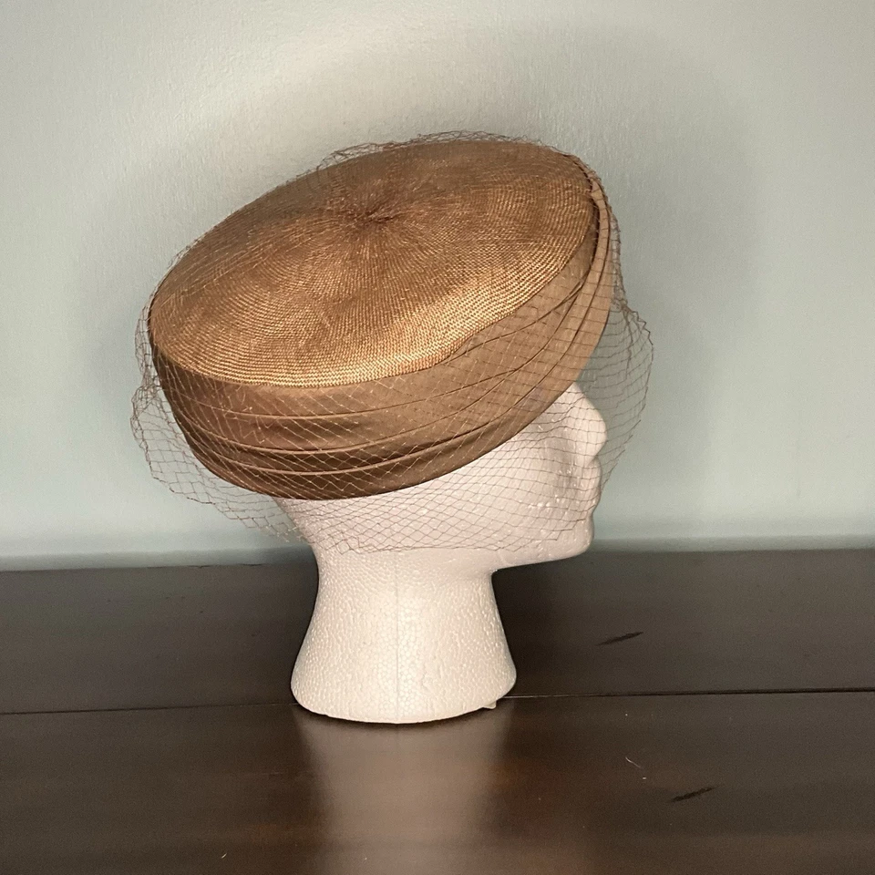 Винтажная шляпа-таблетка середины века с вуалью - Juli-Kay Chicago - Изображение 2 из 4