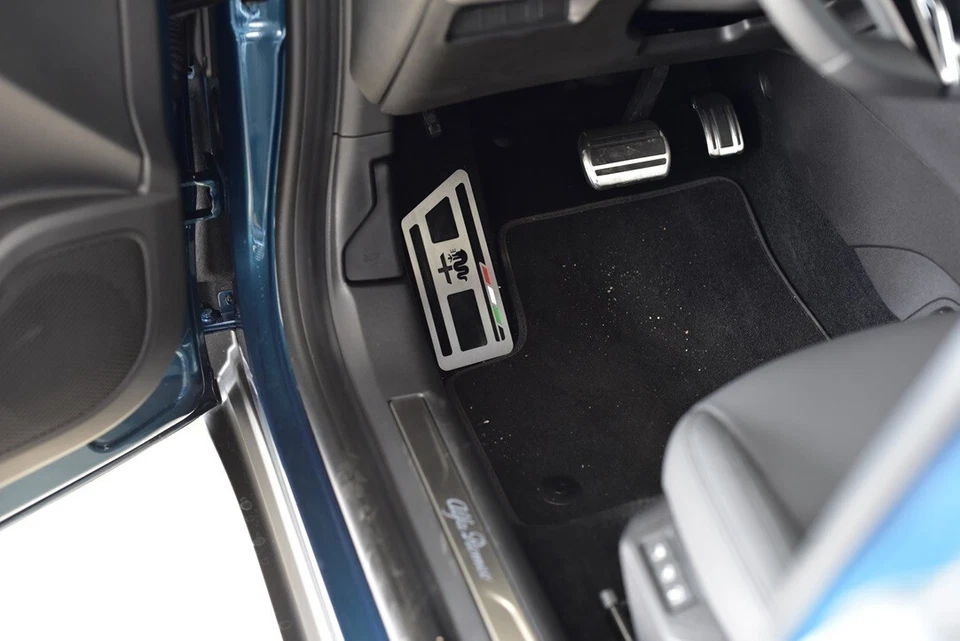 POGGIAPIEDE ALFA ROMEO JUNIOR IBRIDA 136 ELETTRICA 156 SPECIALE BEV MILANO - Image 2 of 4