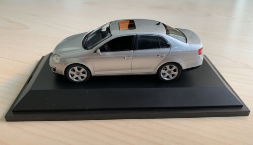 Volkswagen Jetta MK5 - 1/43 scale - VW Schuco modelcar - Imagen 2 de 11