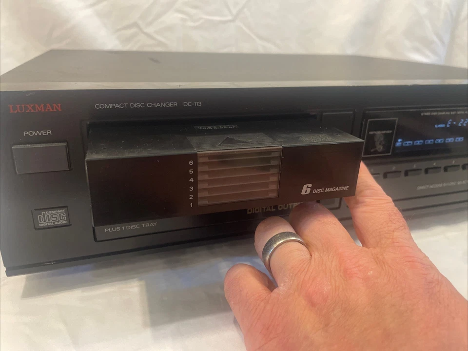 Cambiador de discos compacto Luxman DC-113 (para piezas o reparación) Foto 2 de 4