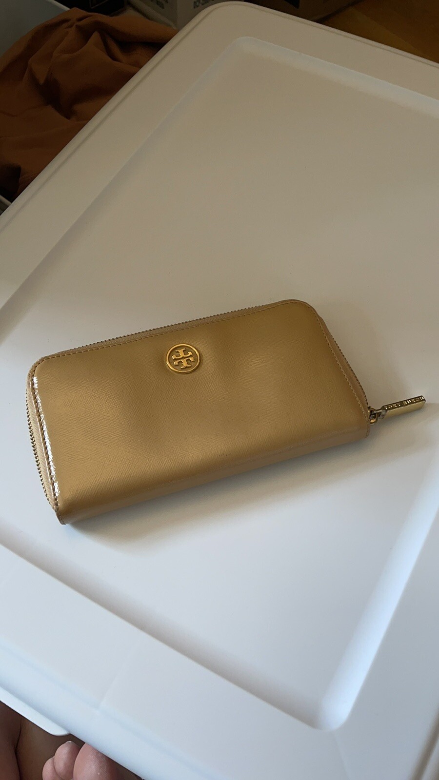 tory burch tan wallet