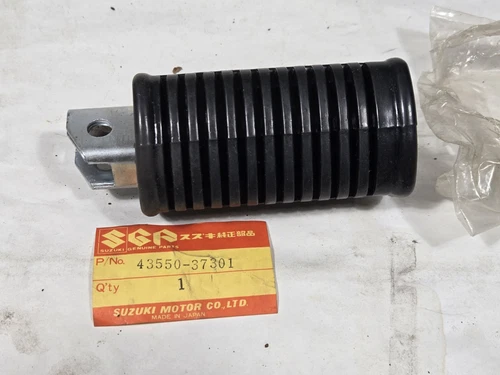RUBBER, FRONT FOOTREST RH