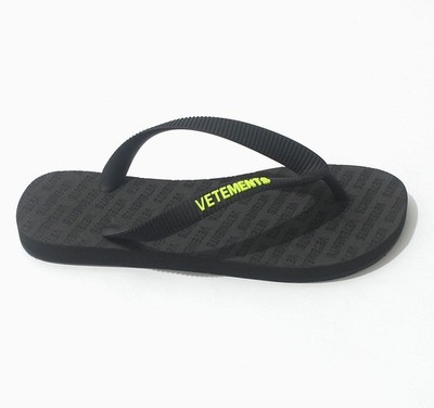 vetements 21SS Logo Women Flip-Flops Black Yellow 18502448