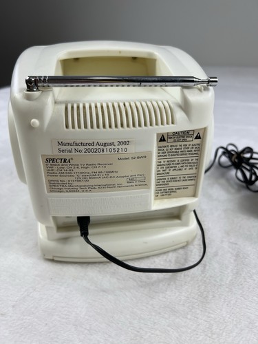 Radio TV Spectra 5” blanco y negro con adaptador eléctrico modelo 52-BWR-WA crema probado funciona - Imagen 9 de 14