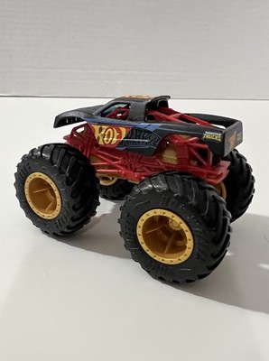 Hot Wheels Monster Trucks Podium Crasher Black 1:64 Monster Truck