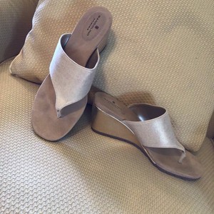 bandolino gold shoes